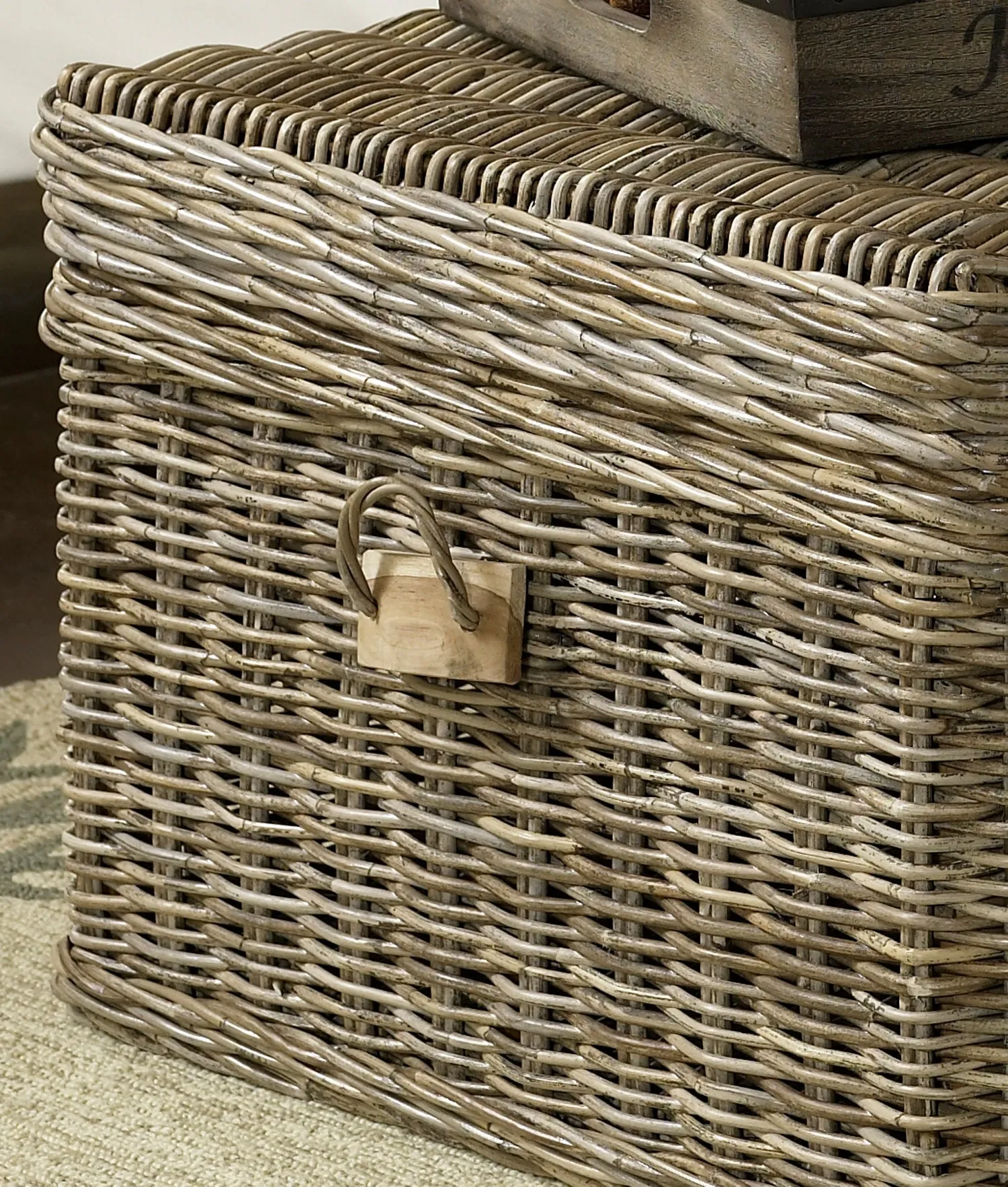 KUBU COFFEE TABLE TRUNK