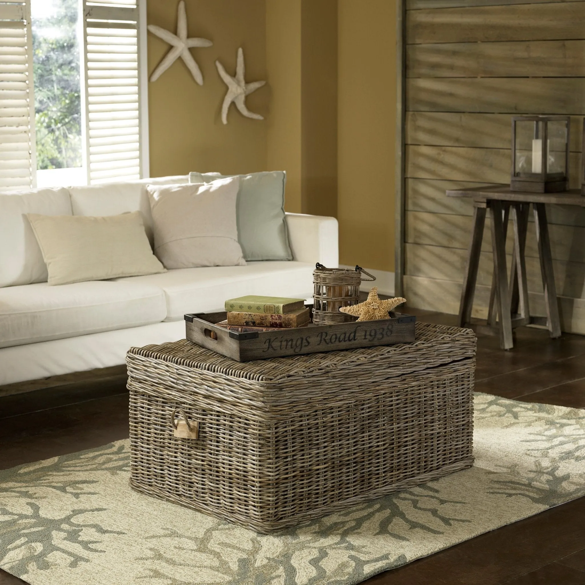 KUBU COFFEE TABLE TRUNK