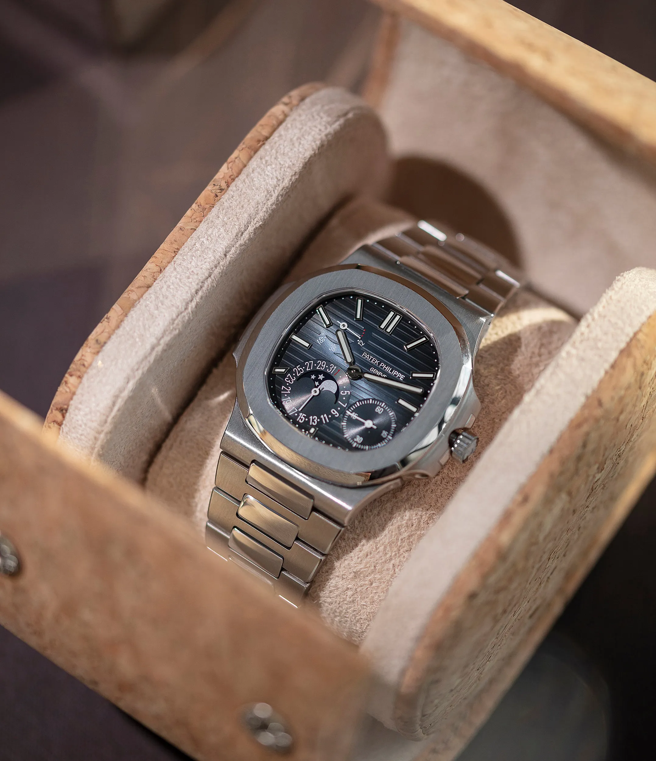 one-watch roll, cork