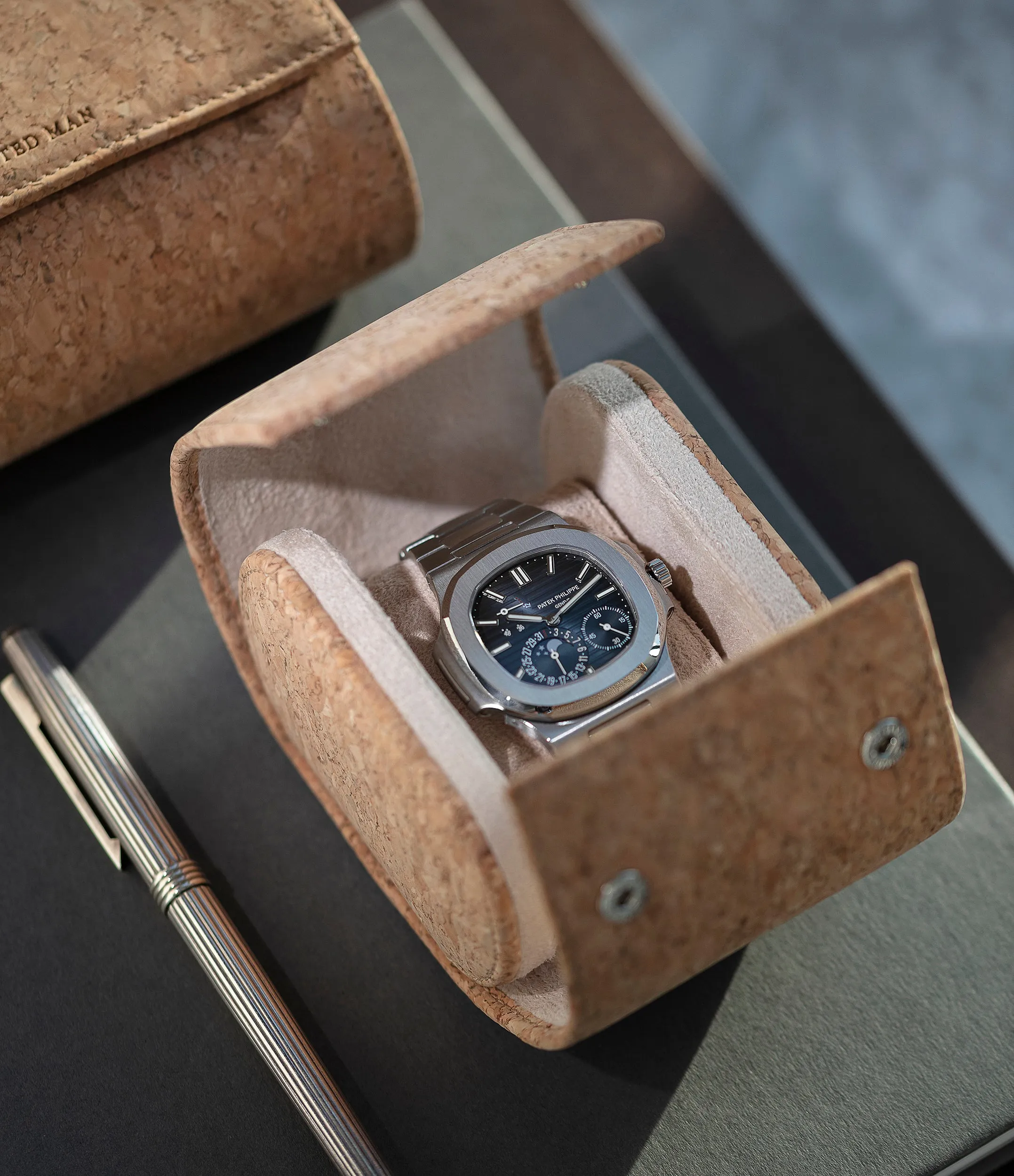 one-watch roll, cork