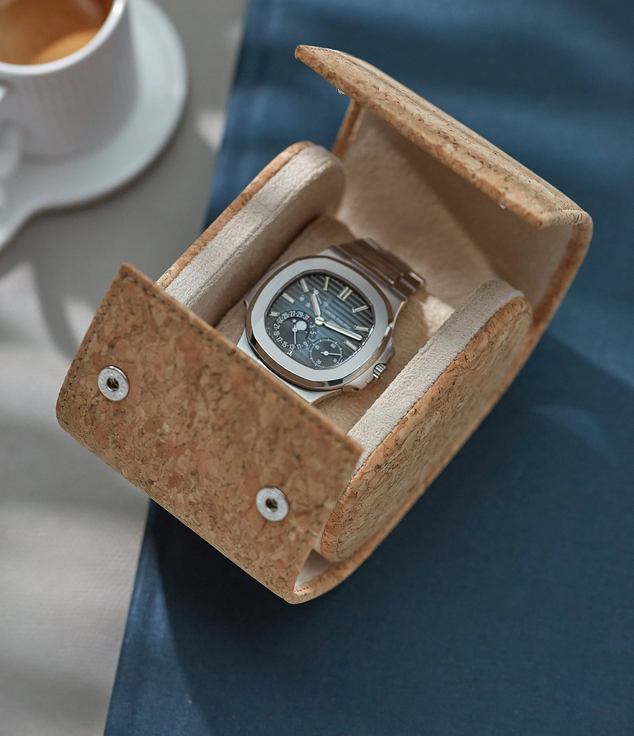 one-watch roll, cork